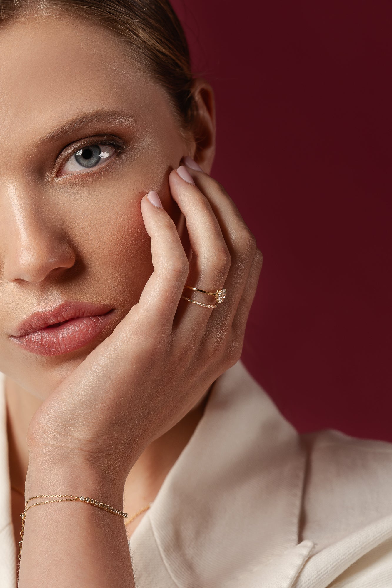 Oval-cut Diamond Twist Ring